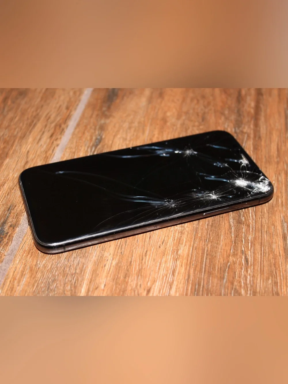 Black iPhone X (iPhone 10) – Fully Functional – Cracked Screen (Fixable)- OFFER!
